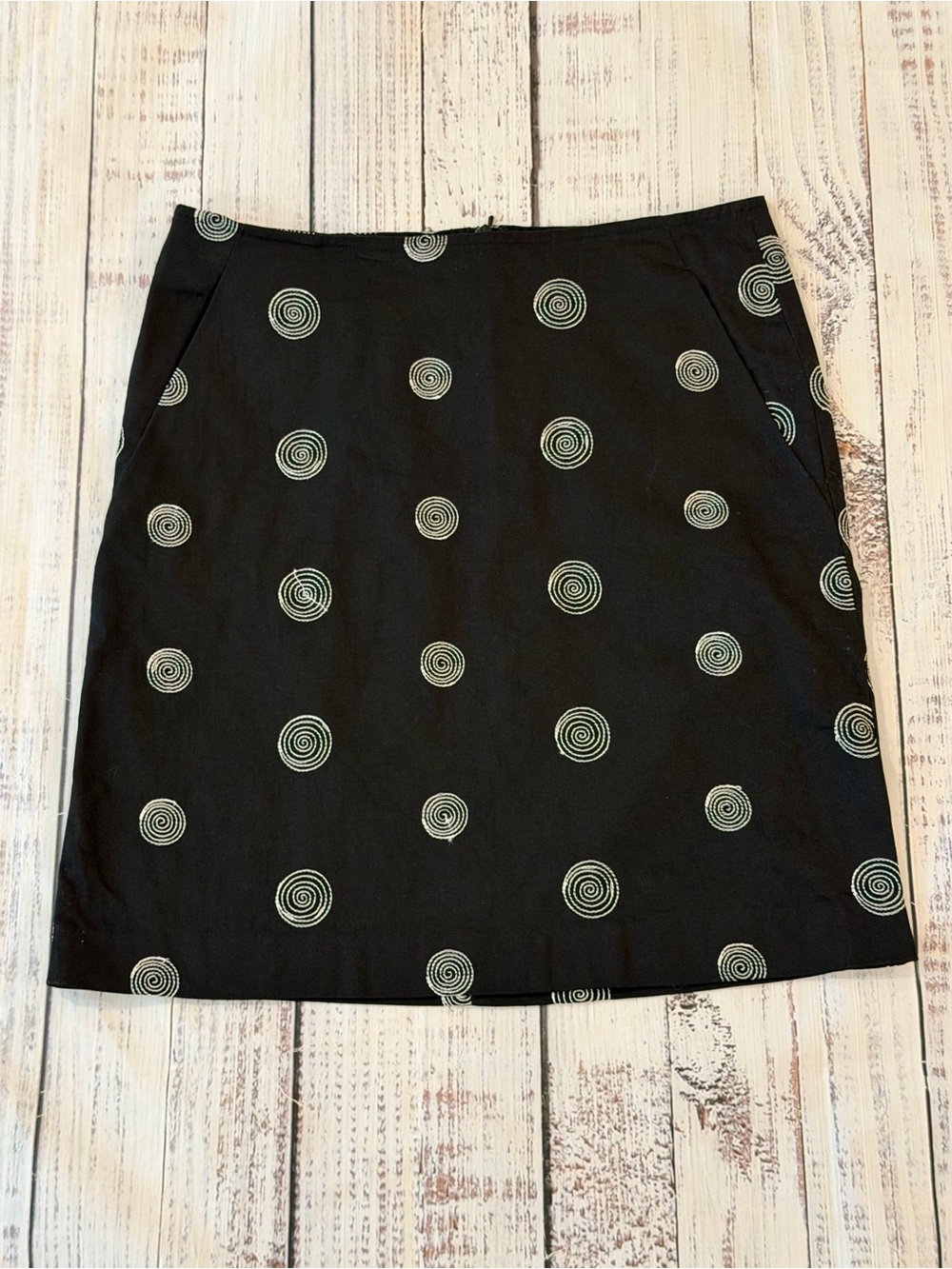 Willi Smith Women's 6 Black Embroidered Cotton A-Line Skirt Pockets. Geometric